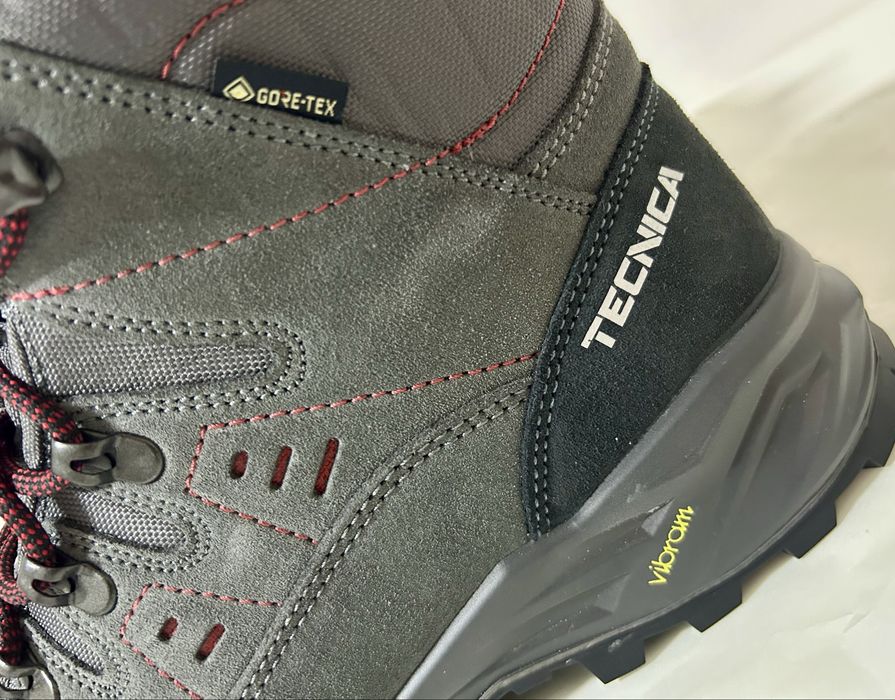 Bocanci noi impermeabili drumetie Tecnica Goretex Vibram nr44