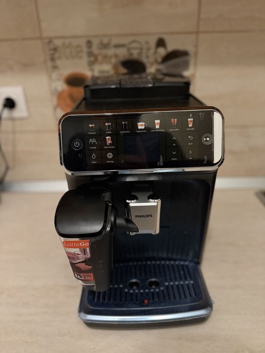 Espressor automat Philips Series 5500 LatteGo - Ca NOU