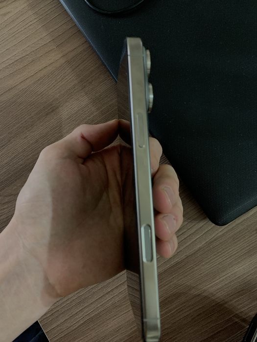 Iphone 16 Pro Max natural titan