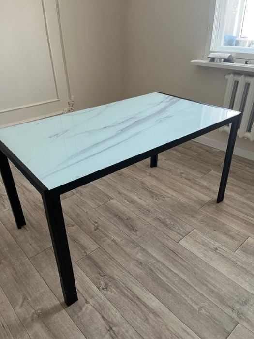 Стол со стульями