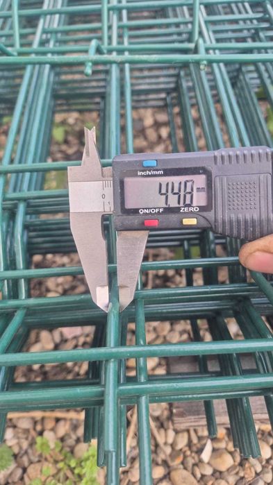 Panouri bordurate gard / plasa bordurata verde si zincata - Livrare