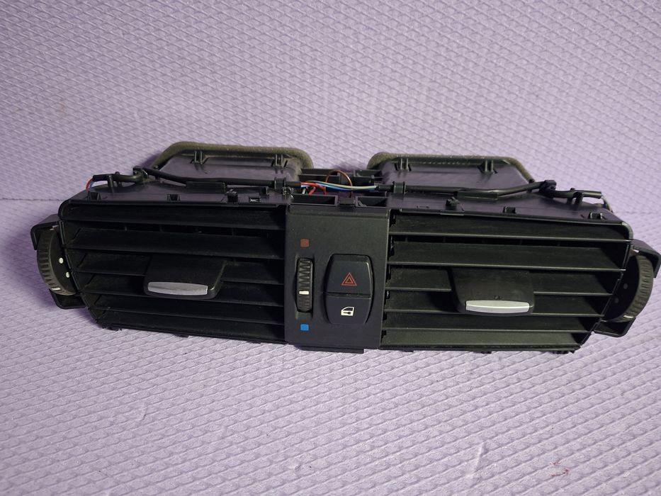 Grila ventilatie bord BMW F25 F26 Cod 9184742