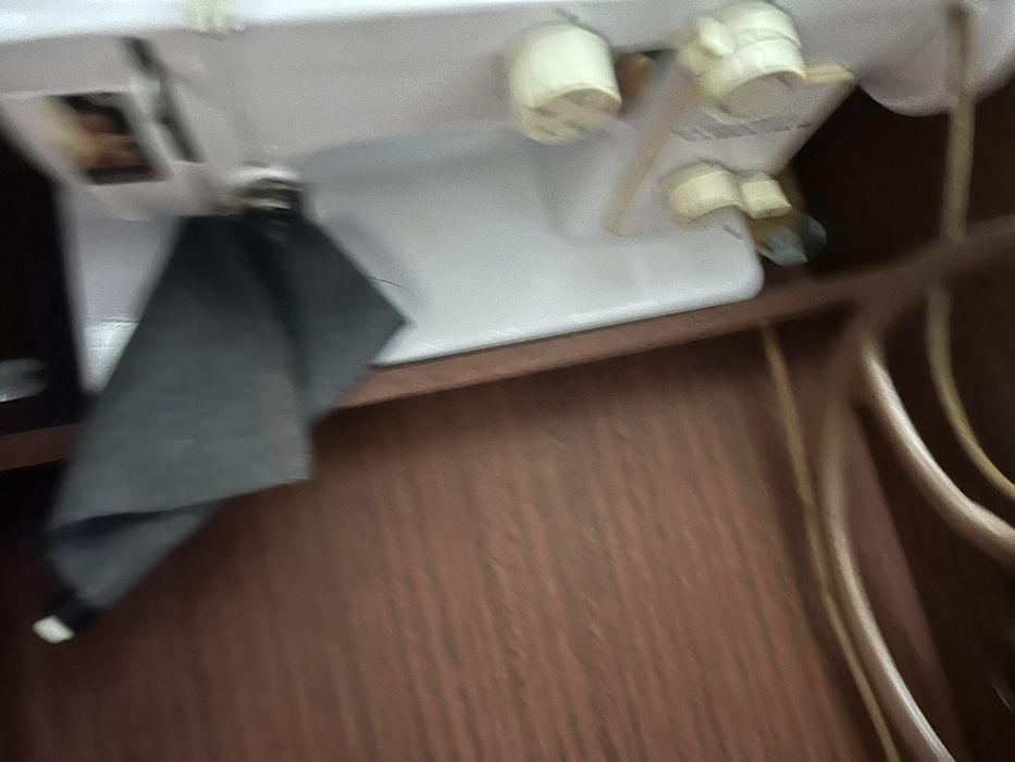 Швейная машина на ножках