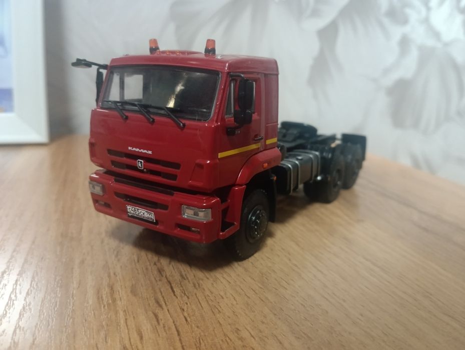 Продам модели камазов  в масштабе 1:43