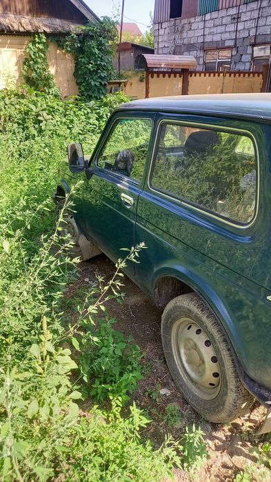 Авто. 2121 нива.