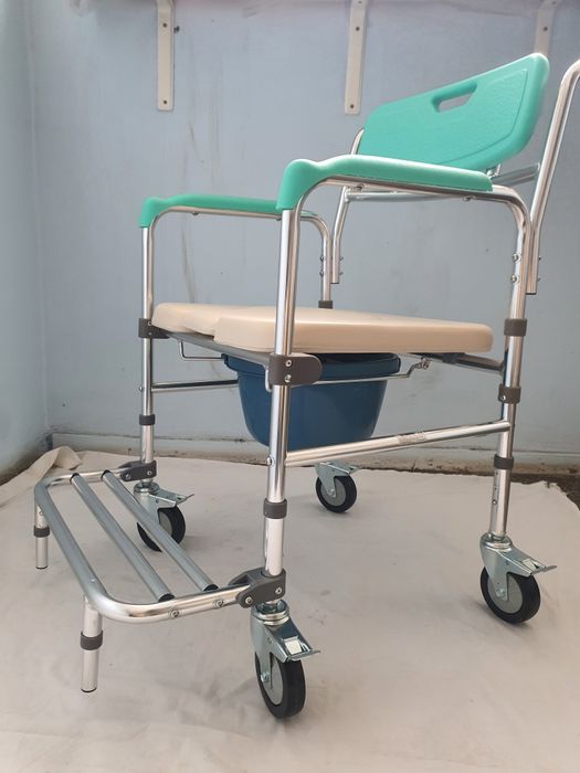 Scaun mobil cu toaletă,nou,nefolosit!