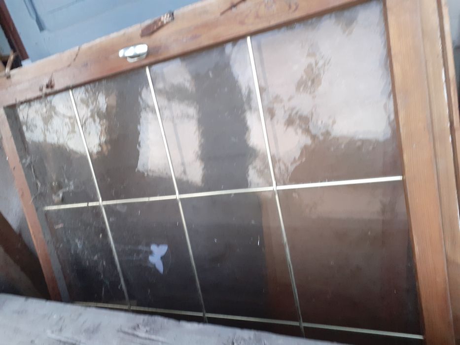 Geam  din lemn cu sticla mată