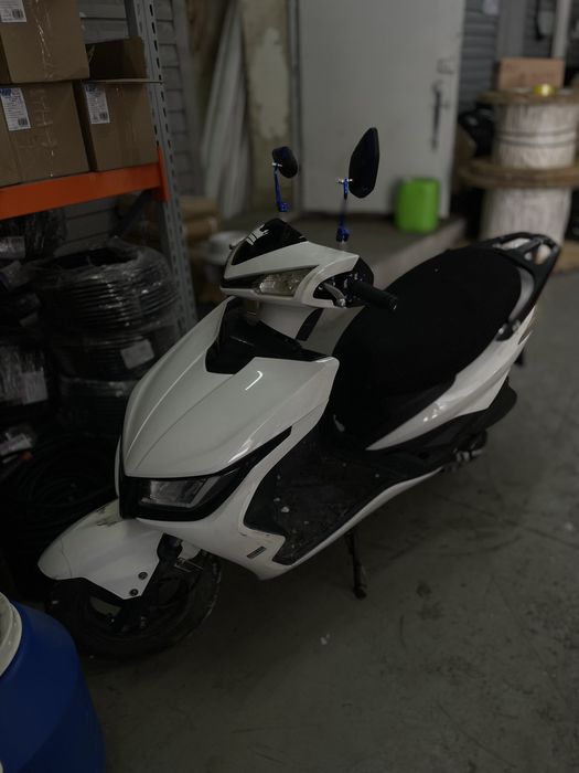 Продам м8 190к торг есть