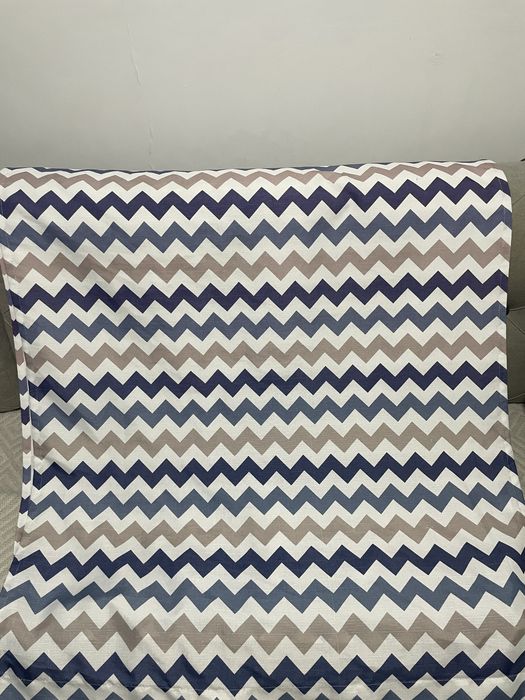 Шторы светлые в хорошем состоянии