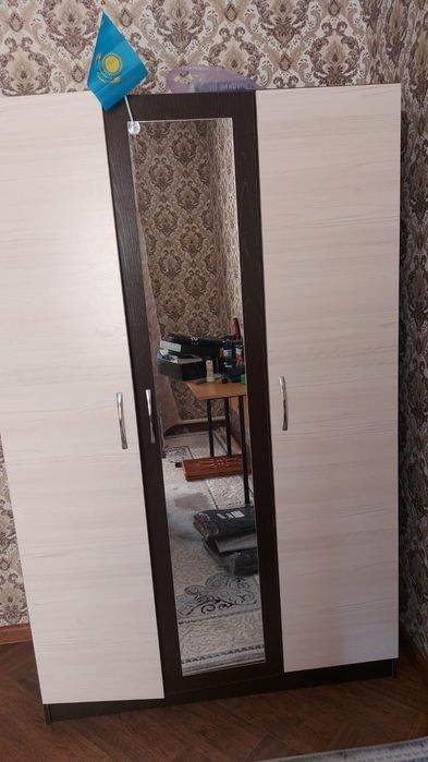 Шкаф для верхней, домашней одежды. Состояние очень хорошее.