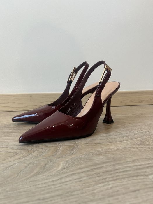 Елегантни бордо токчета