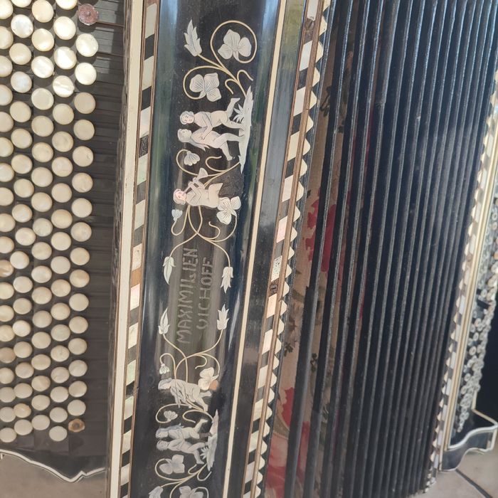 Стар антикварен акордеон Maximilien Vichoff