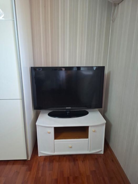 Продам телевизор Samsung вместе с тумбой