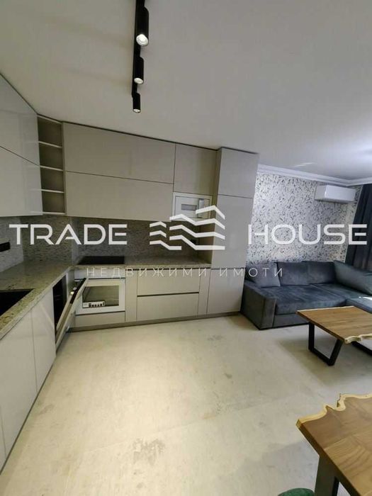 Дава се под наем Двустаен апартамент в Пловдив, Кършияка - 74 кв.м за 550 € - Снимка #2