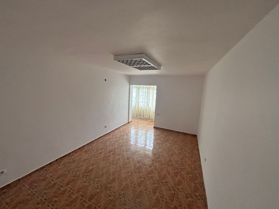 Vand doua garsoniere unite , spatii comerciale