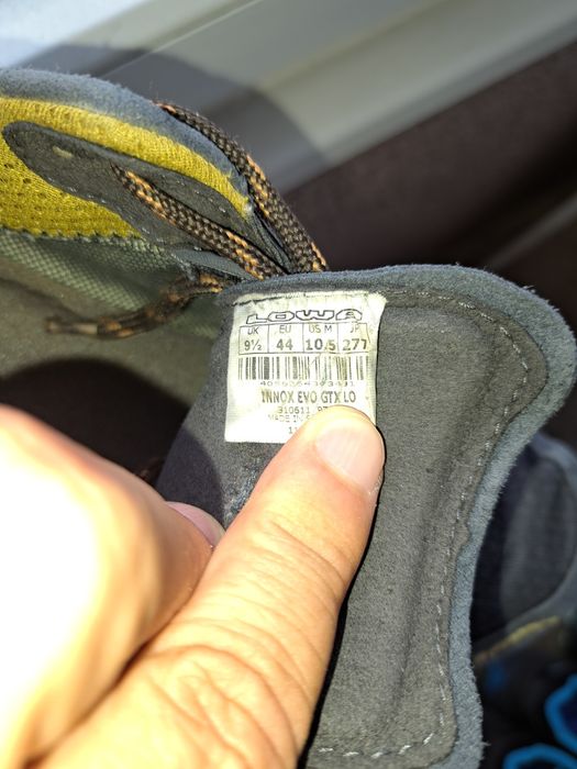 Vând pantofi sport Lowa cu Gore-tex nr 44