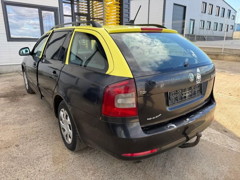 Bara spate cu senzori de parcare Skoda Octavia 2 facelift Break culoar