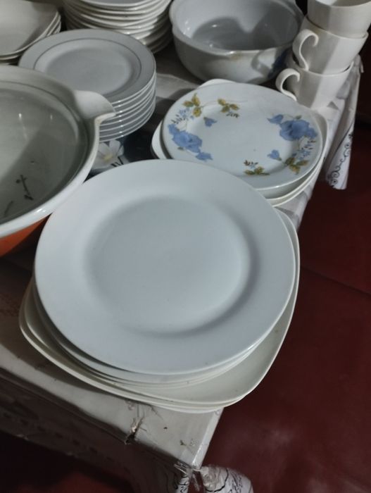 Продам срочно посуду