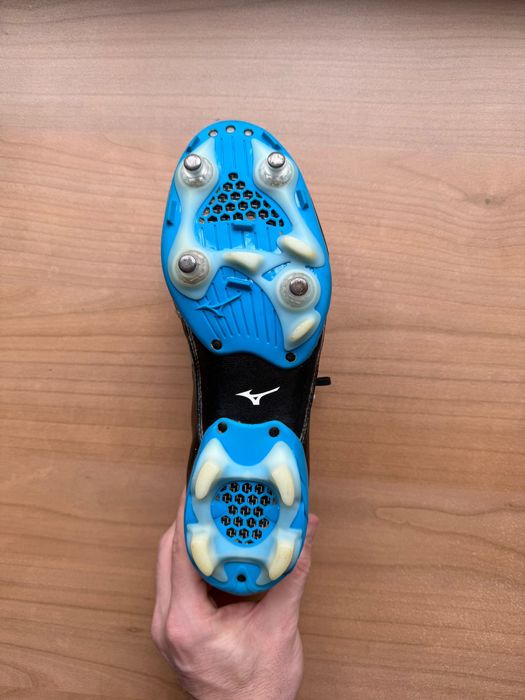 Футболни обувки Mizuno размер 42 (270 см.)