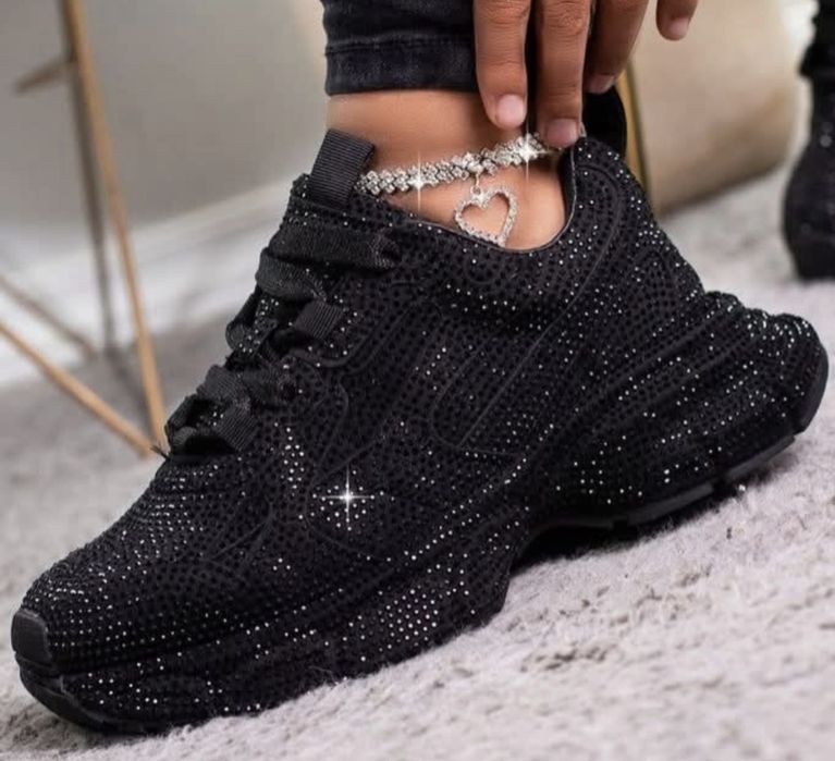 Дамски черни маратонки