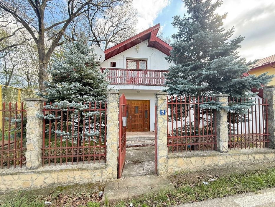 Casa de vanzare Bucium - Barnova - zona centrala
