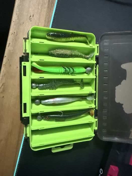 Кутия със силикони за бяла риба