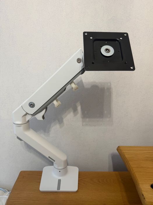 Ergotron HX Premium Monitor Arm (White) – Отлично състояние