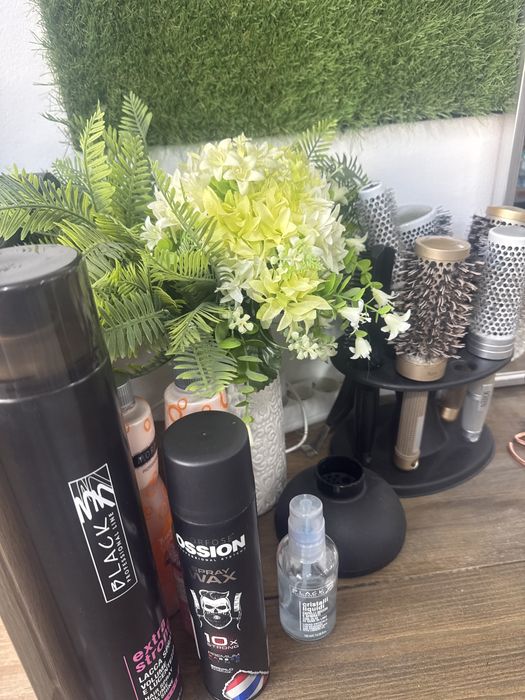 Inchiriez post coafeza in salon .