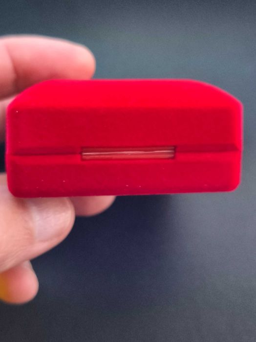 НА ЕДРО: Луксозни кадифени кутии за бижута (над 130 бр.) – ТОП ЦЕНИ