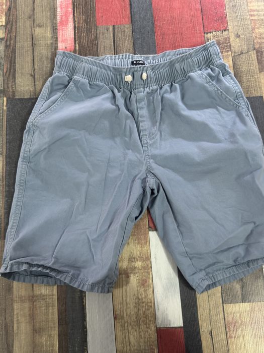 Червени и сиви памучни къси панталони Kiabi за 12-годишни.