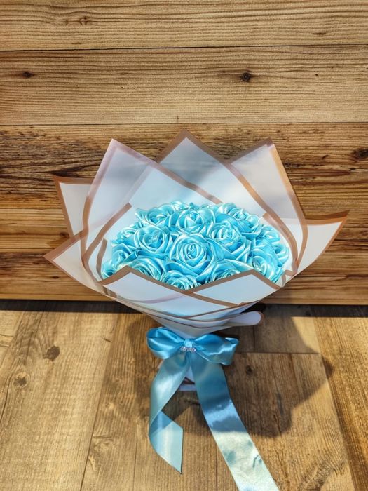 Букети от сатенени рози