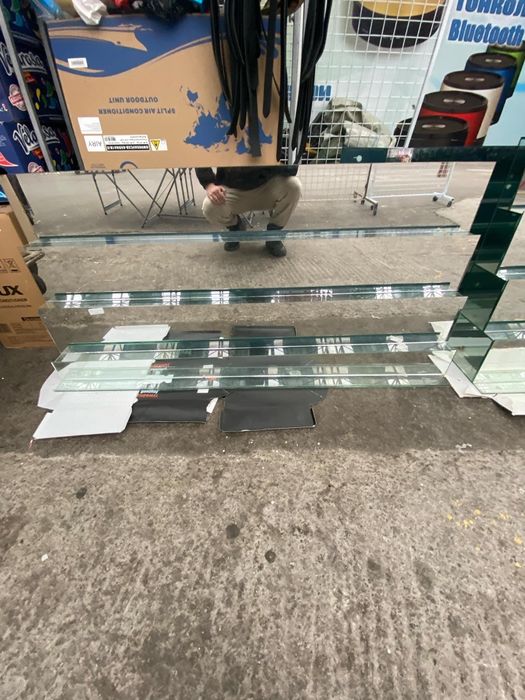 Здравейте продавам 4бр стъклени витрини