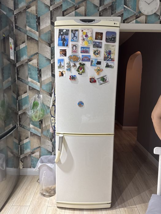 Продам холодильник LG,