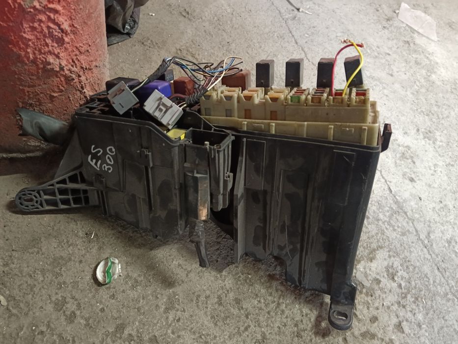 Блок предохранителей ес300