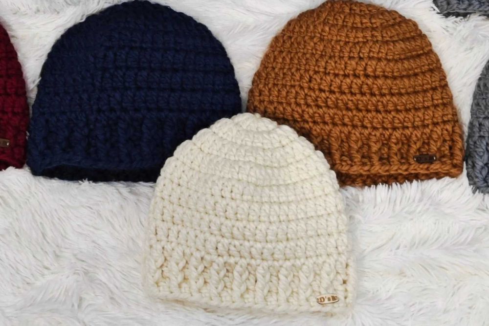 Ръчно плетена унисекс шапка модел „Алекс“ универсален размер