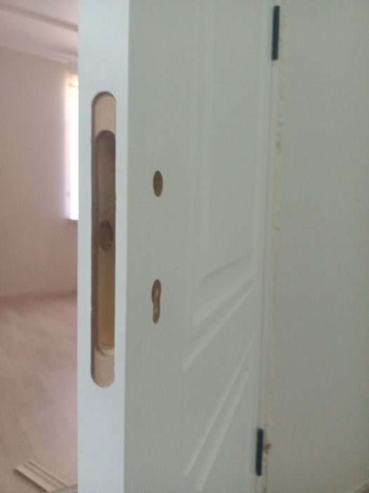 Есік орнату. Установка двери.