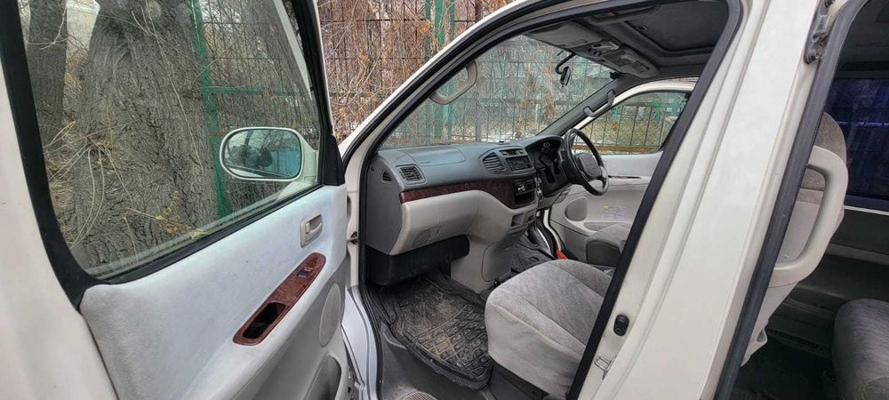 Toyota HiAce Regius 1997 г
