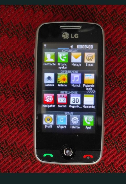 Telefon cu touchscreen și camera video/foto, cu carcasă de aluminiu