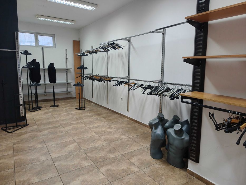 Продавам магазин 56кв.м., Център, 2010г., Климатик, Санитарен възел