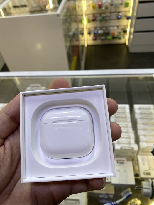 продам AirPods 4
