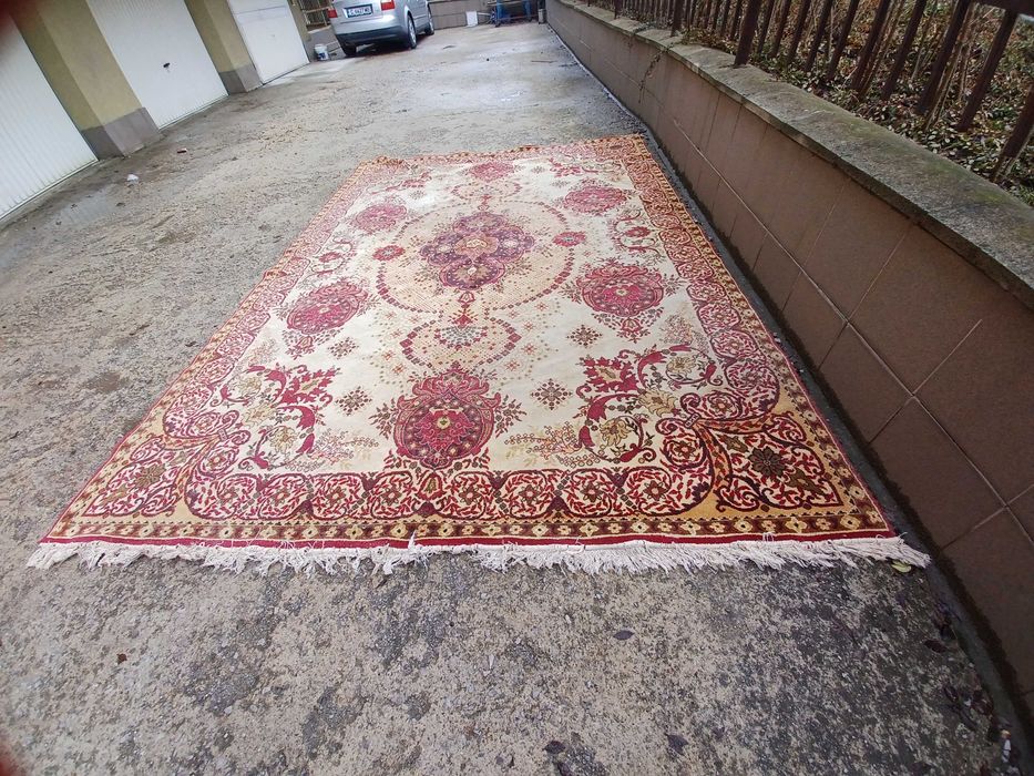 Персийски килим с ресни, вълна, с размери: 2,40х350см, дебел, запазен.