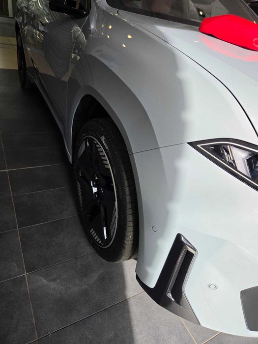 Оригинални гуми с джанти от BMW Neue Klasse 255-40-21