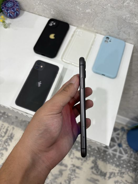 iPhone 11 128gb + каробка + чехлы