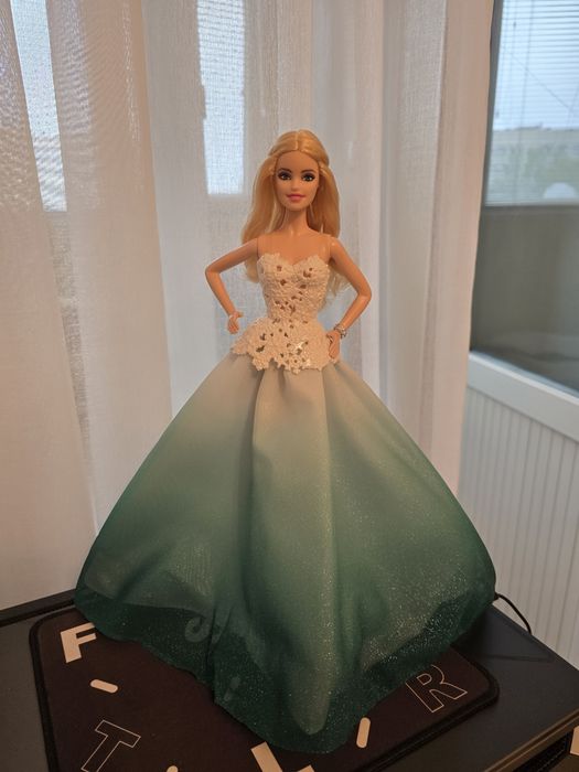 Продам коллекционную куклу барби