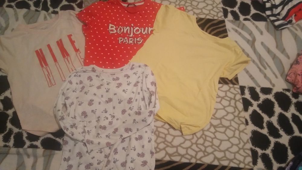 Продавам детски дрехи за момиче