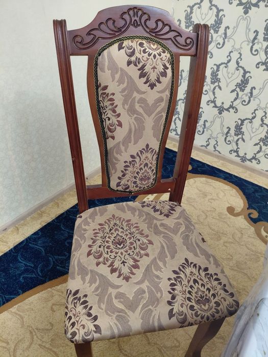 Продается стол и 12 стульев