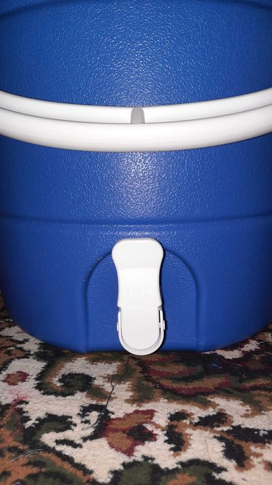 Пластиковый бак для питьевой воды и других напитков