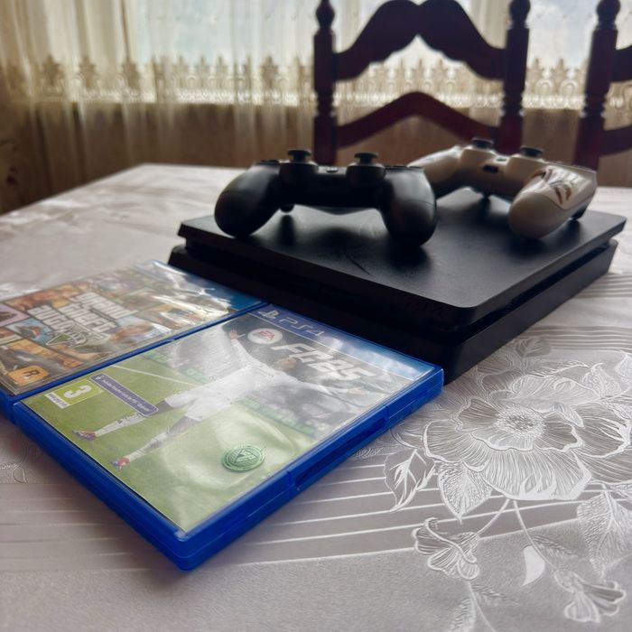 Playstation 4 slim ideal