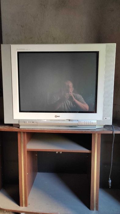 продам телевизор