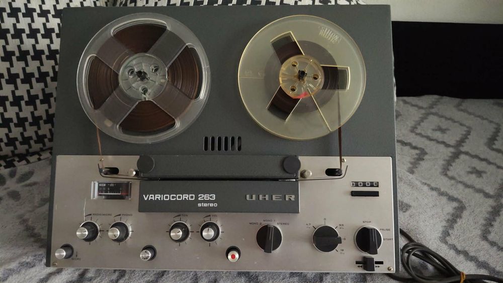 Vând un Magnetofon UHER Funcțional .Pret 500 ron.